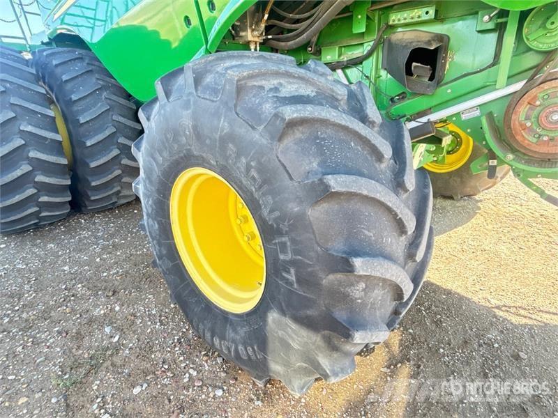 John Deere S690 コンバイン