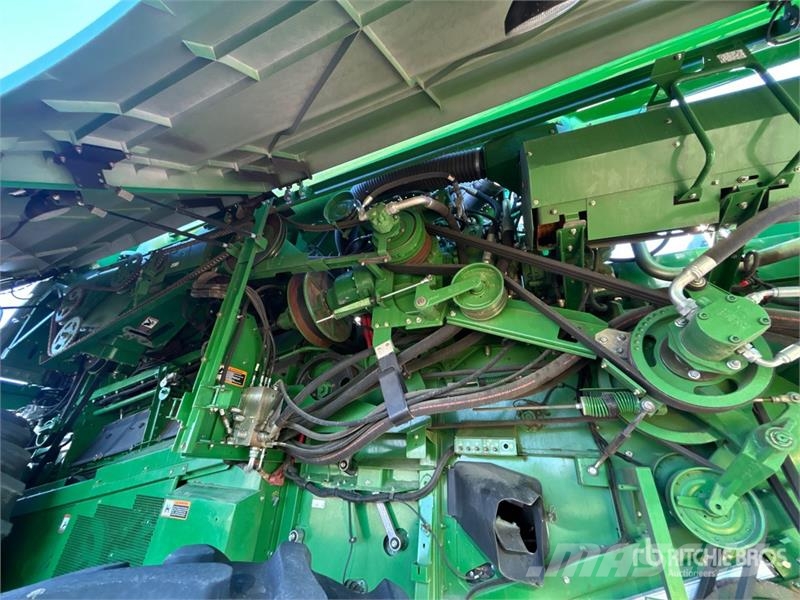 John Deere S690 コンバイン