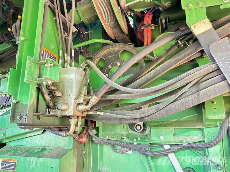 John Deere S690 コンバイン