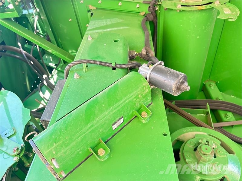 John Deere S690 コンバイン