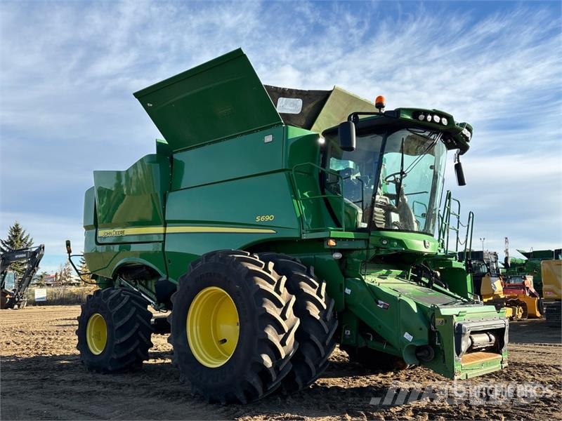 John Deere S690 حصادات