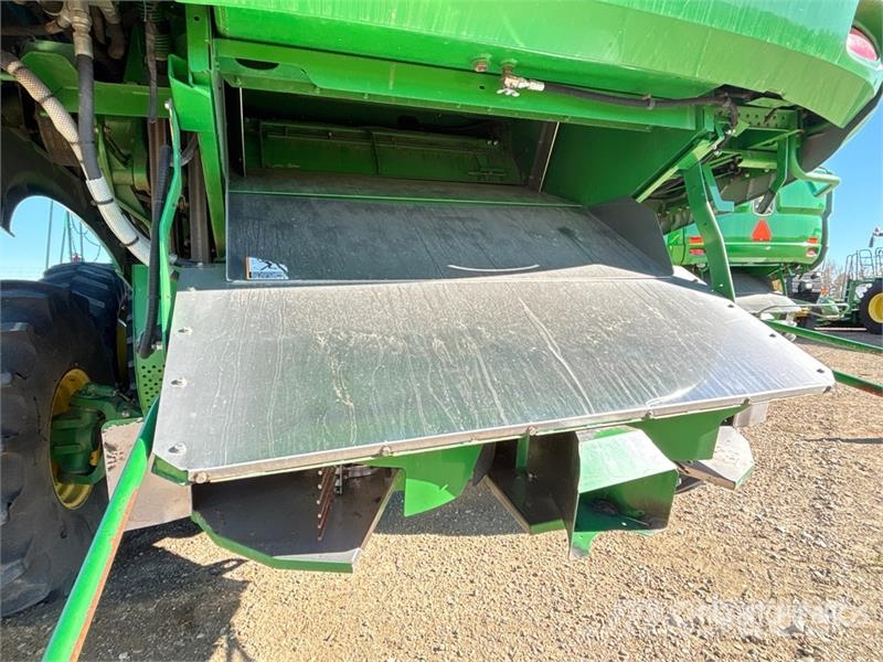 John Deere S690 コンバイン