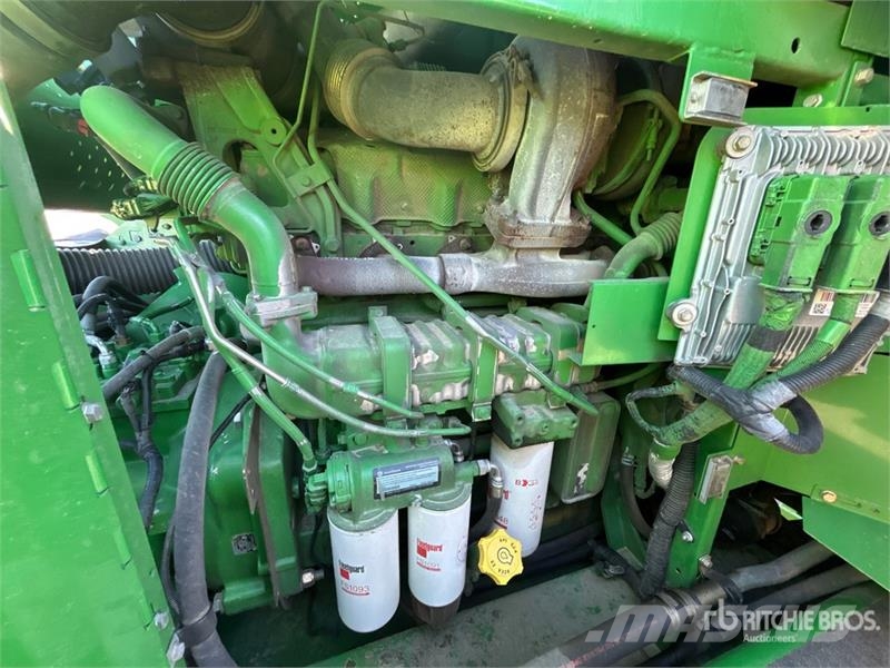 John Deere S690 コンバイン