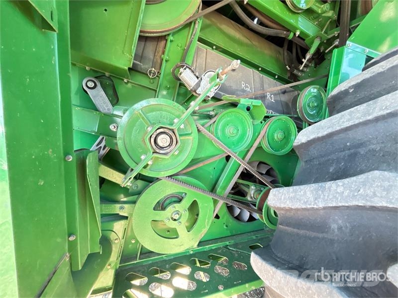 John Deere S690 コンバイン