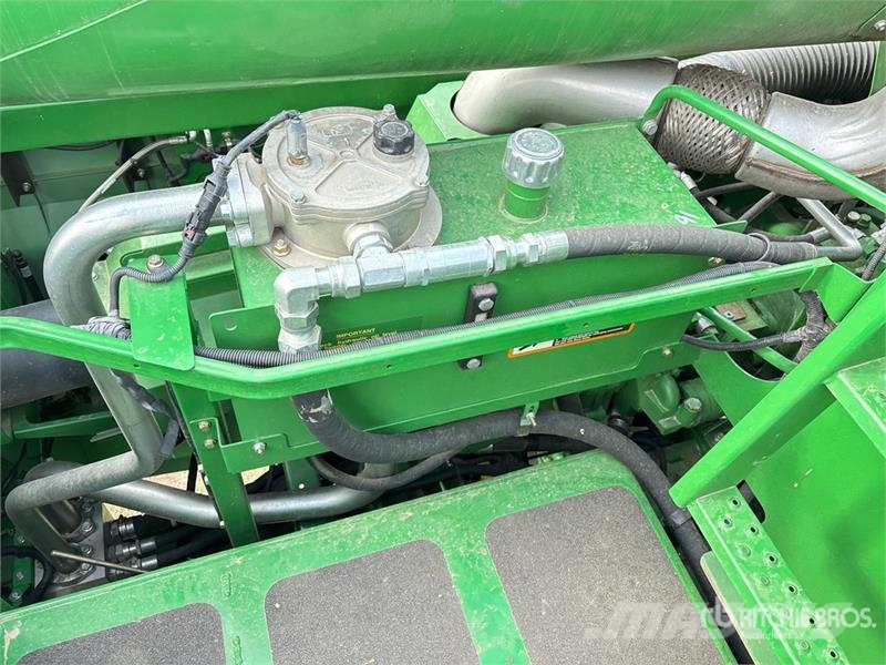 John Deere S690 Sklízecí mlátičky