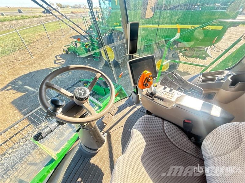 John Deere S690 コンバイン