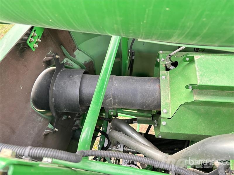 John Deere S690 Sklízecí mlátičky