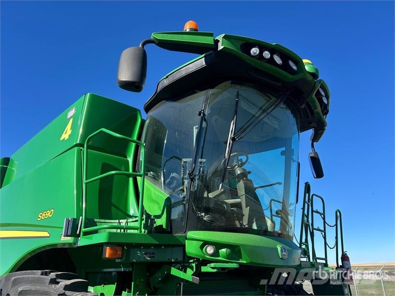 John Deere S690 コンバイン
