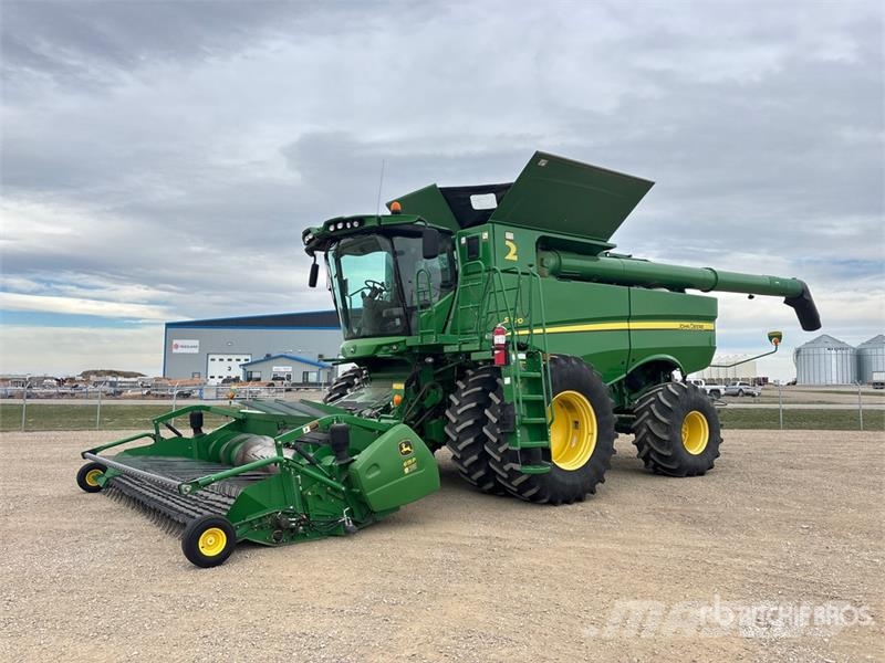 John Deere S690 コンバイン