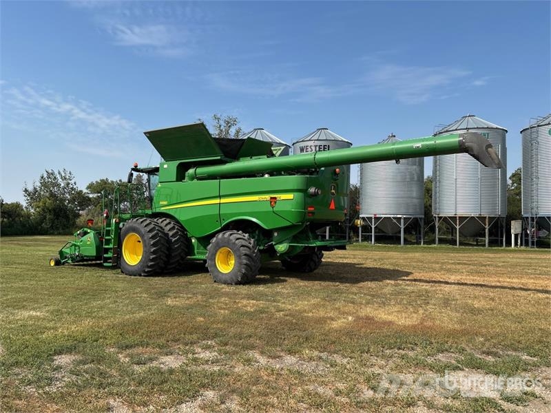 John Deere S690 Mähdrescher