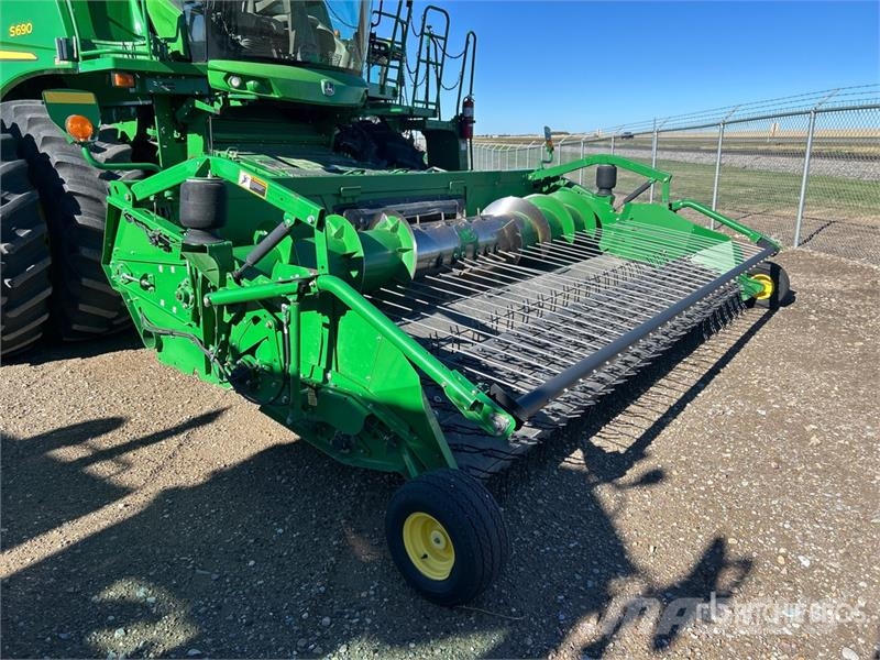 John Deere S690 コンバイン