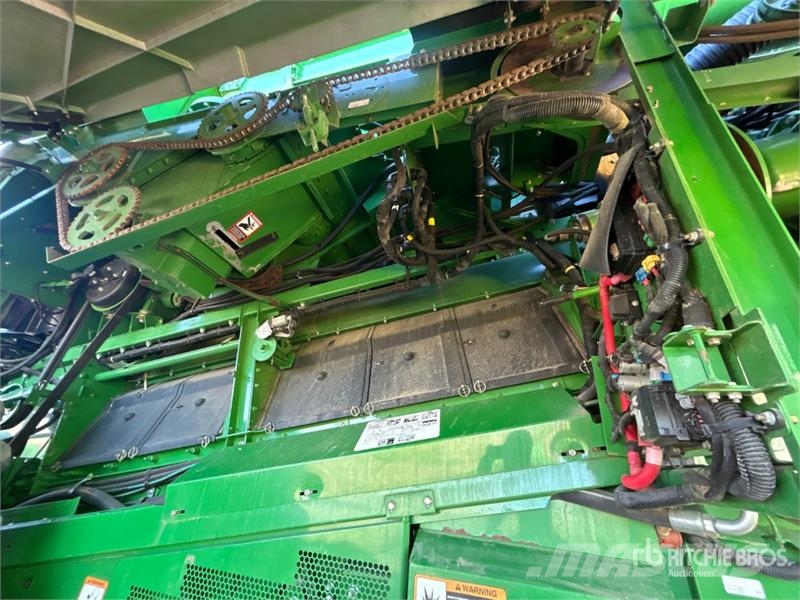 John Deere S690 コンバイン
