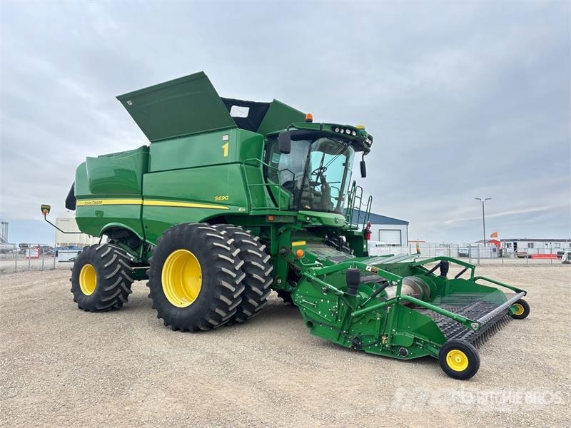 John Deere S690 Mähdrescher