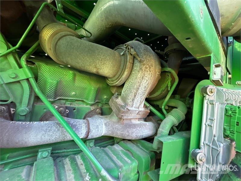 John Deere S690 コンバイン