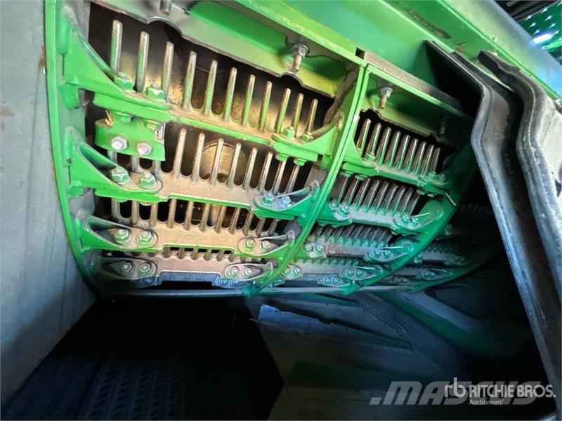 John Deere S690 コンバイン