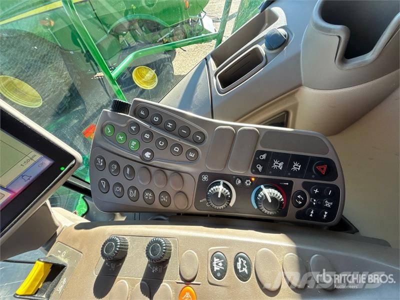 John Deere S690 コンバイン