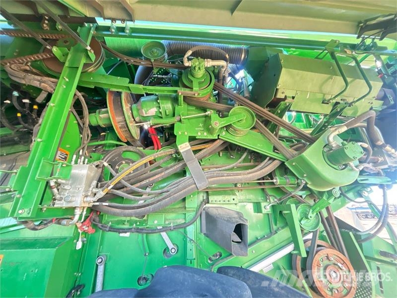 John Deere S690 コンバイン