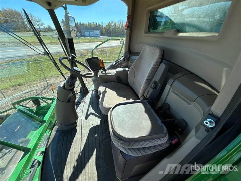 John Deere S690 コンバイン