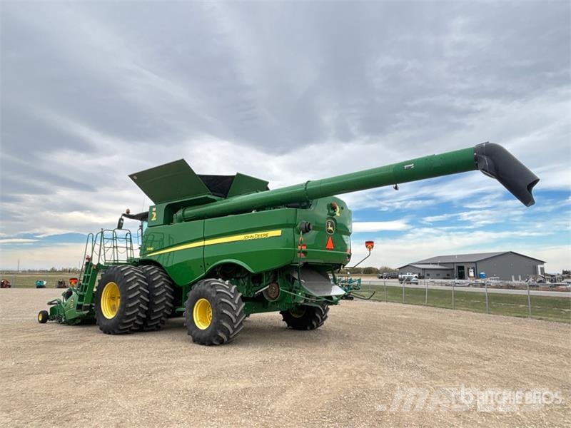 John Deere S690 コンバイン
