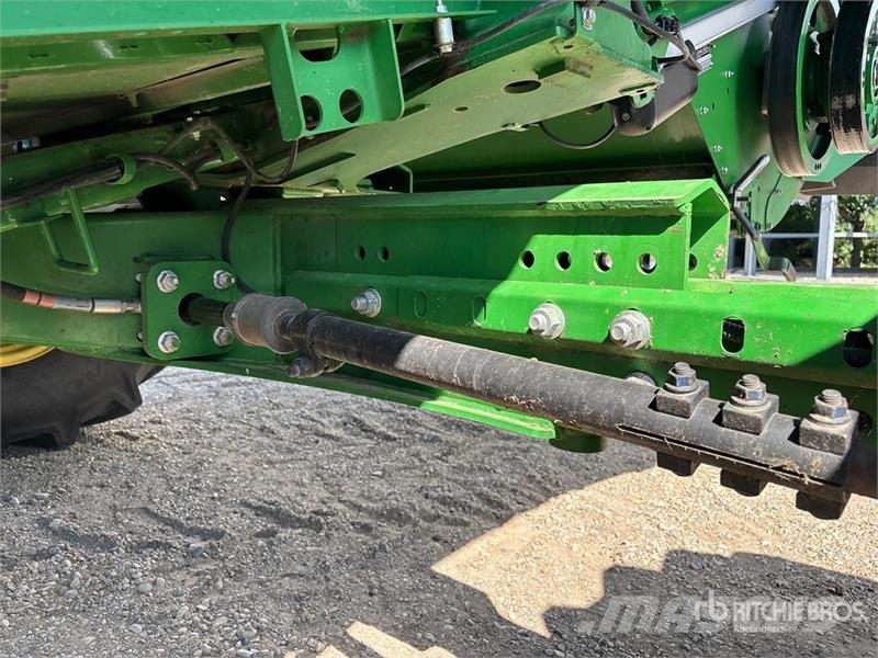John Deere S690 Mähdrescher