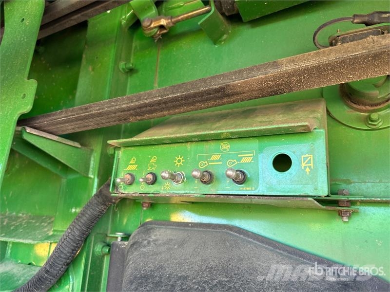 John Deere S690 コンバイン