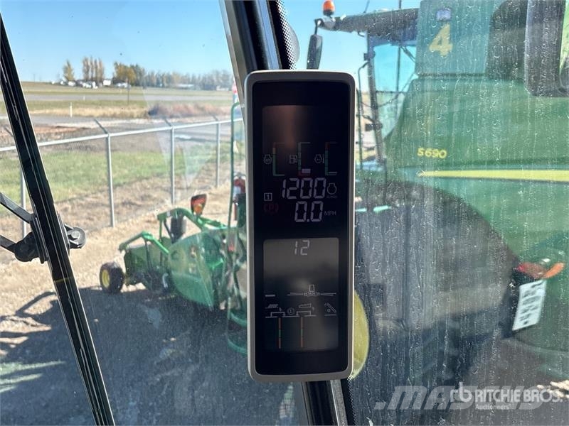 John Deere S690 コンバイン