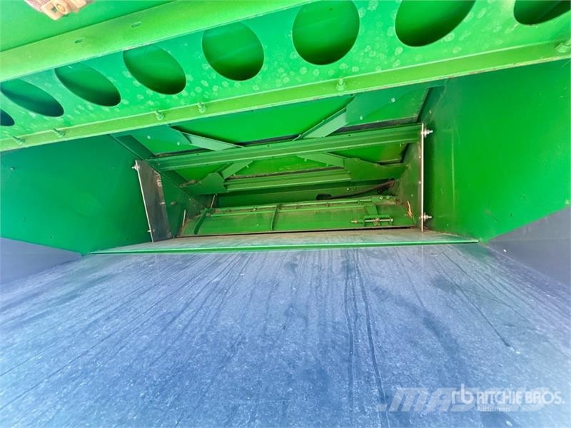 John Deere S690 コンバイン