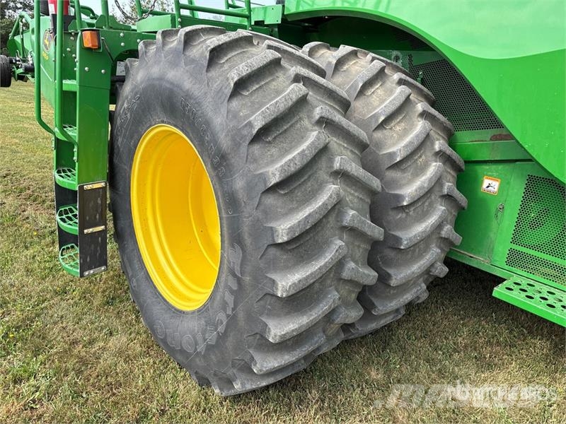 John Deere S690 Mähdrescher