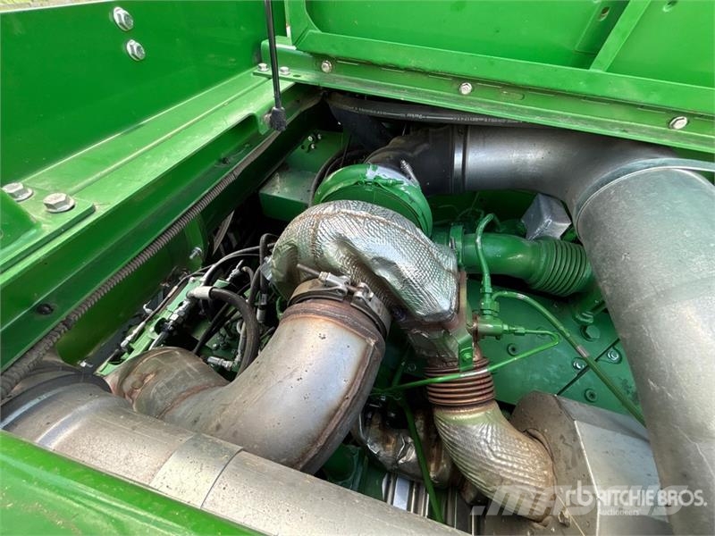 John Deere S690 Mähdrescher