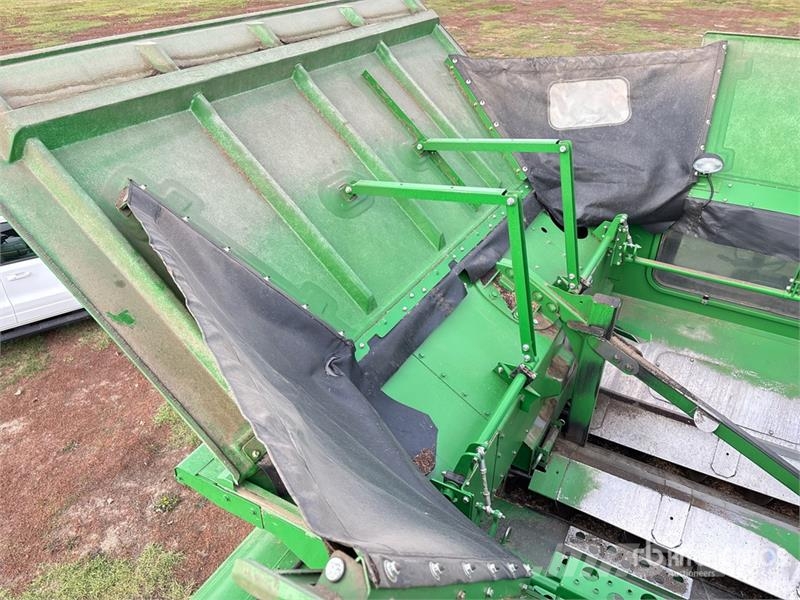John Deere S690 Sklízecí mlátičky