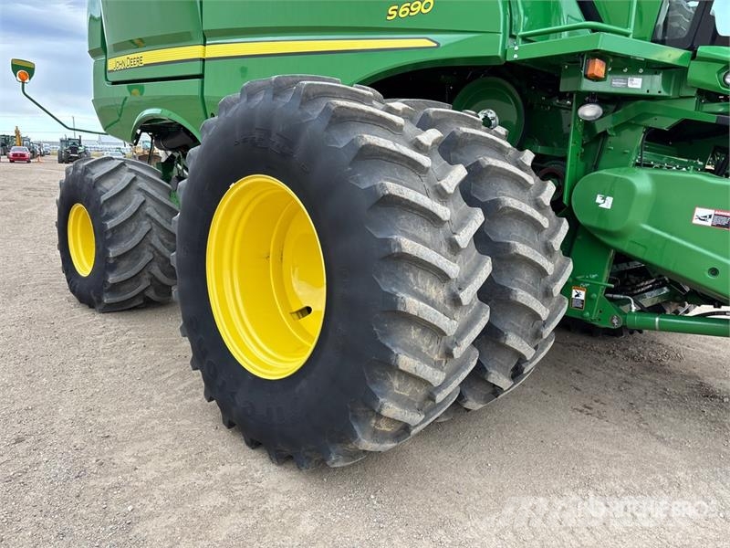 John Deere S690 Leikkuupuimurit