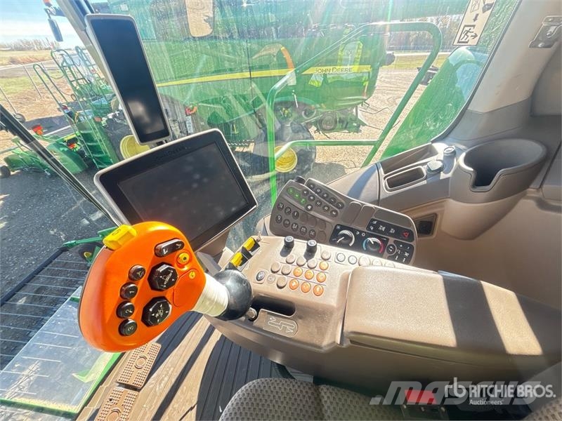 John Deere S690 コンバイン