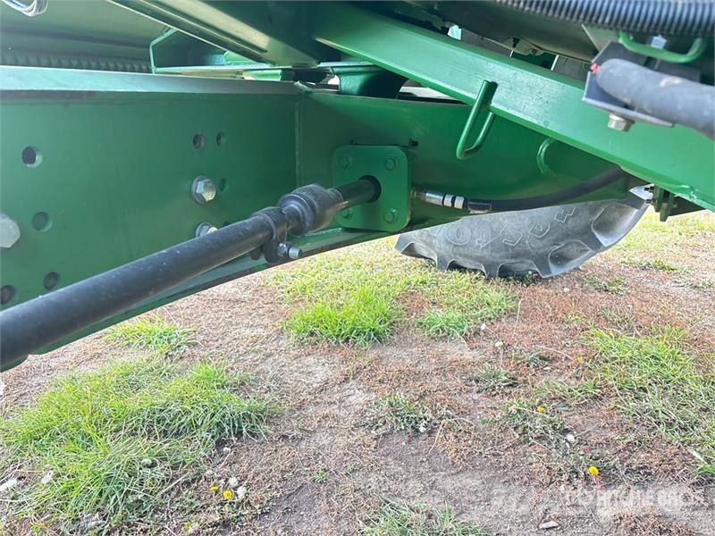 John Deere S690 حصادات