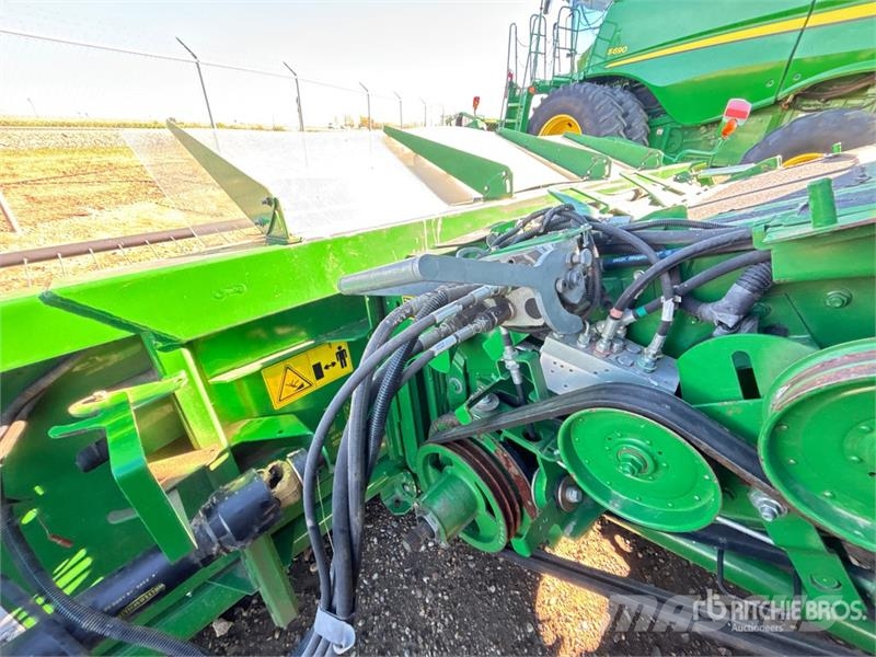 John Deere S690 コンバイン