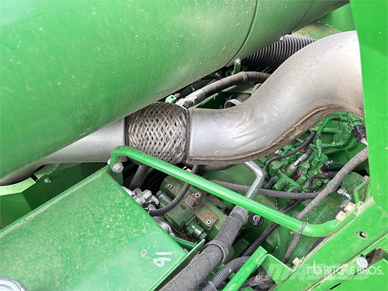 John Deere S690 Sklízecí mlátičky