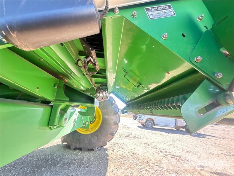 John Deere S690 コンバイン
