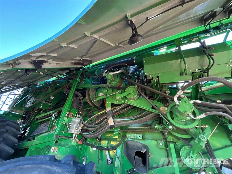 John Deere S690 コンバイン