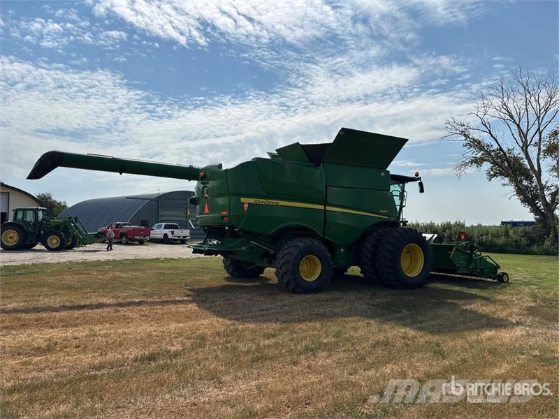 John Deere S690 Mähdrescher