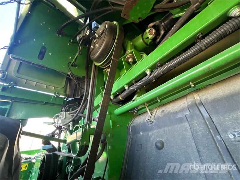 John Deere S690 コンバイン