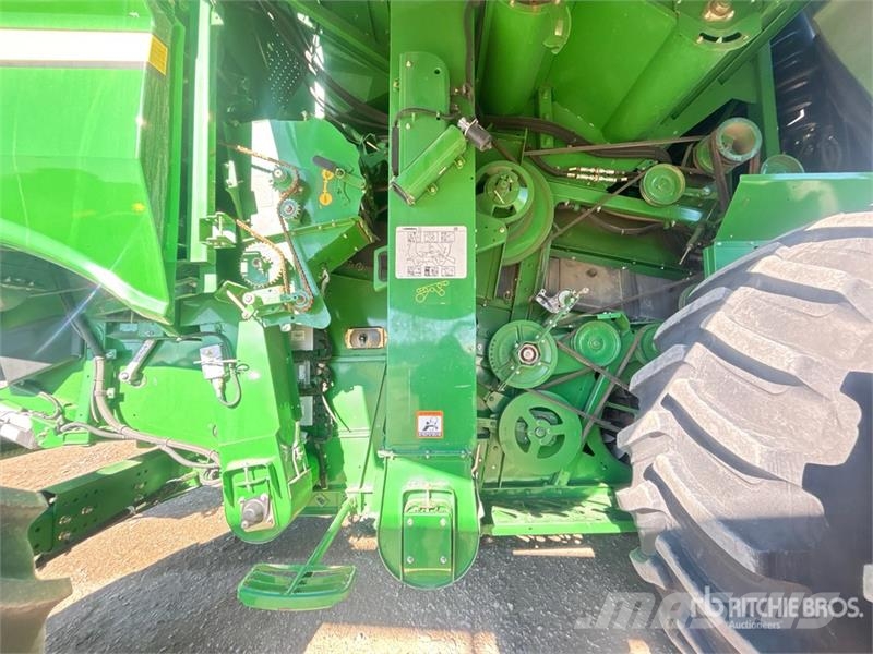 John Deere S690 コンバイン