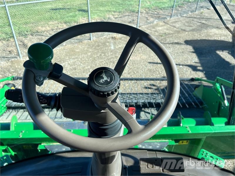 John Deere S690 コンバイン
