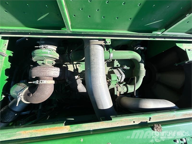 John Deere S690 コンバイン