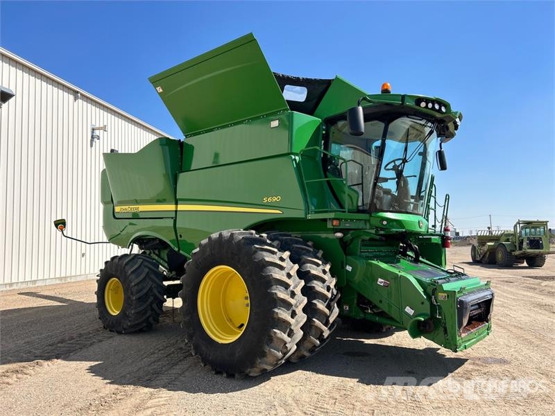 John Deere S690 Kombájnok