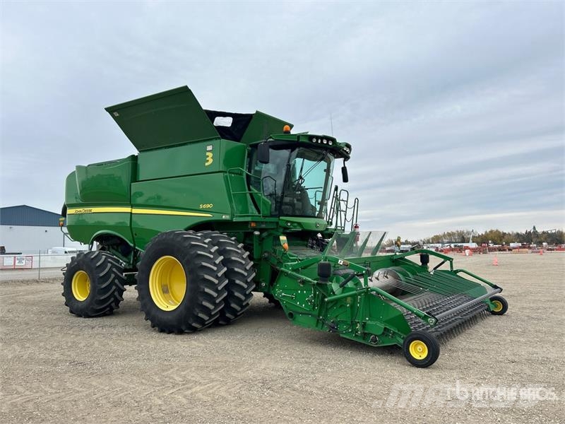John Deere S690 コンバイン
