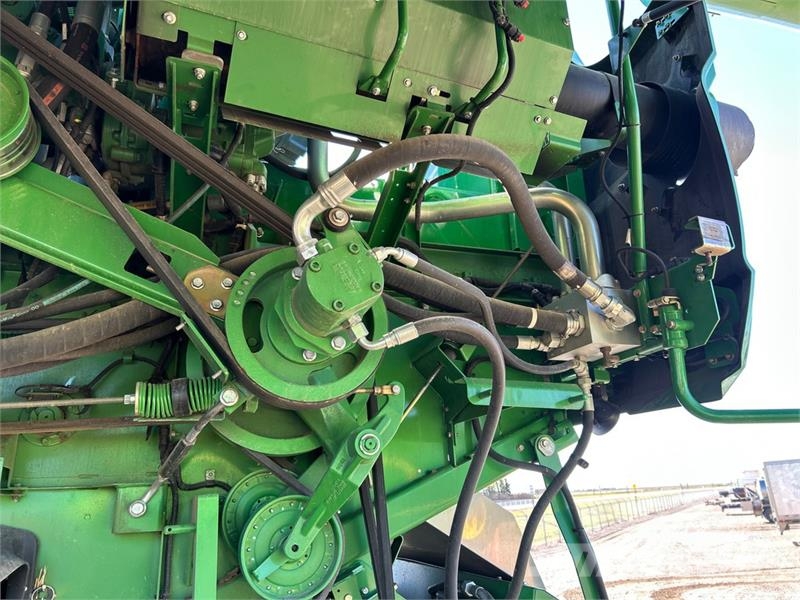 John Deere S690 コンバイン