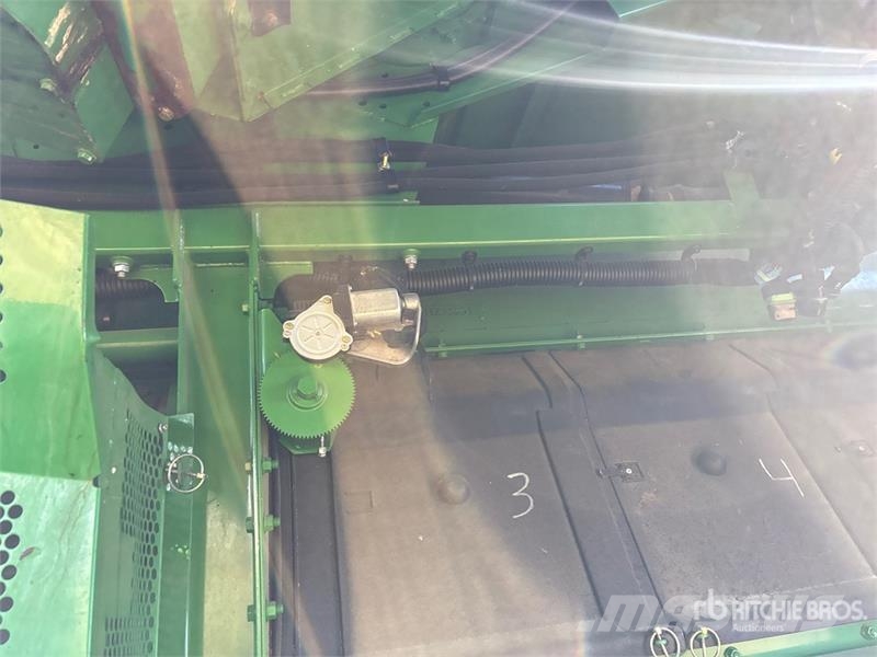 John Deere S690 حصادات