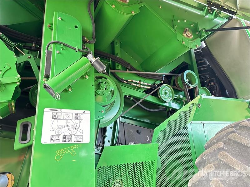 John Deere S690 Sklízecí mlátičky