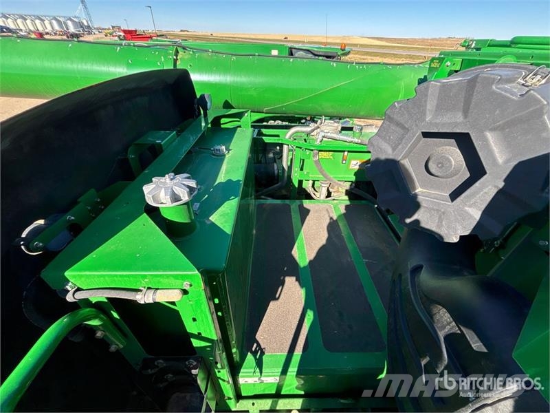 John Deere S690 コンバイン