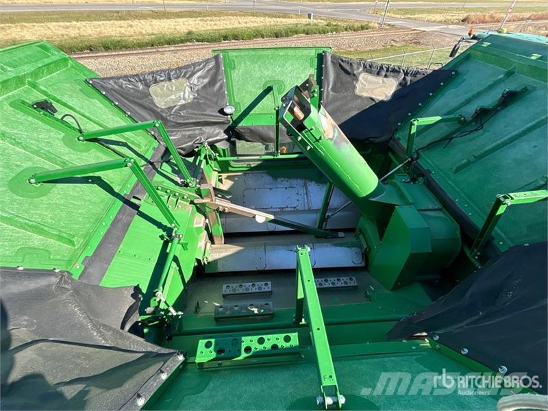 John Deere S690 コンバイン