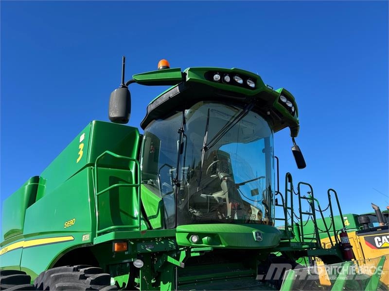 John Deere S690 コンバイン